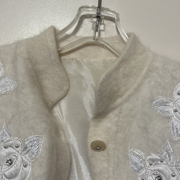 Beautiful lined sweater with jeweled buttons and embroidered flowers. Ap… - Picture 2 of 5